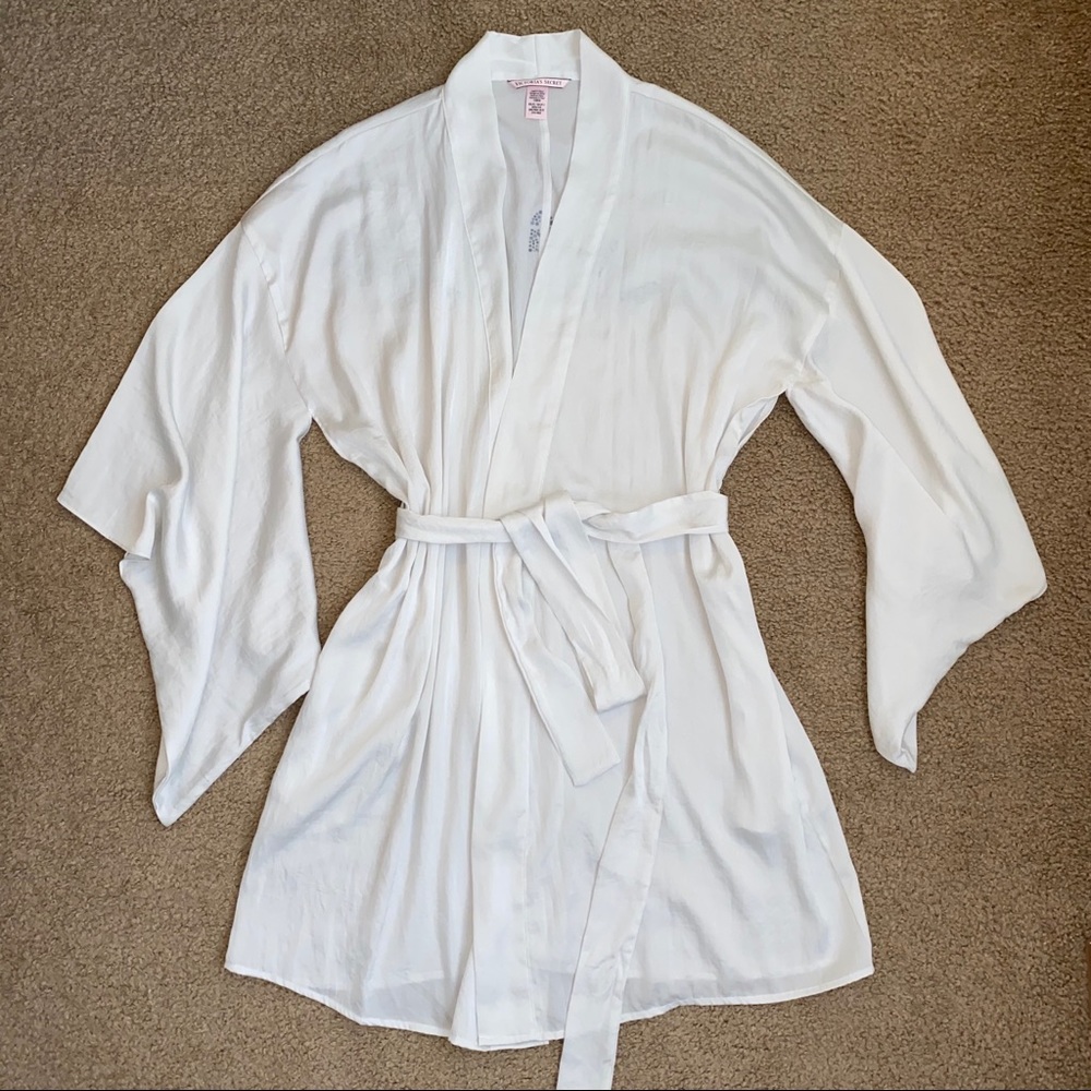💲⬇️ White Victoria’s Secret satin Angel robe